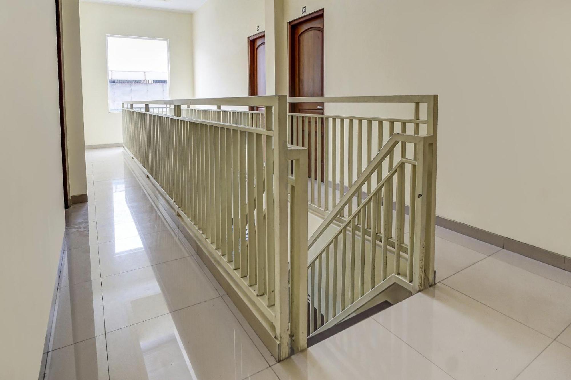 Oyo 91084 Oke Guest House Маланг Екстериор снимка