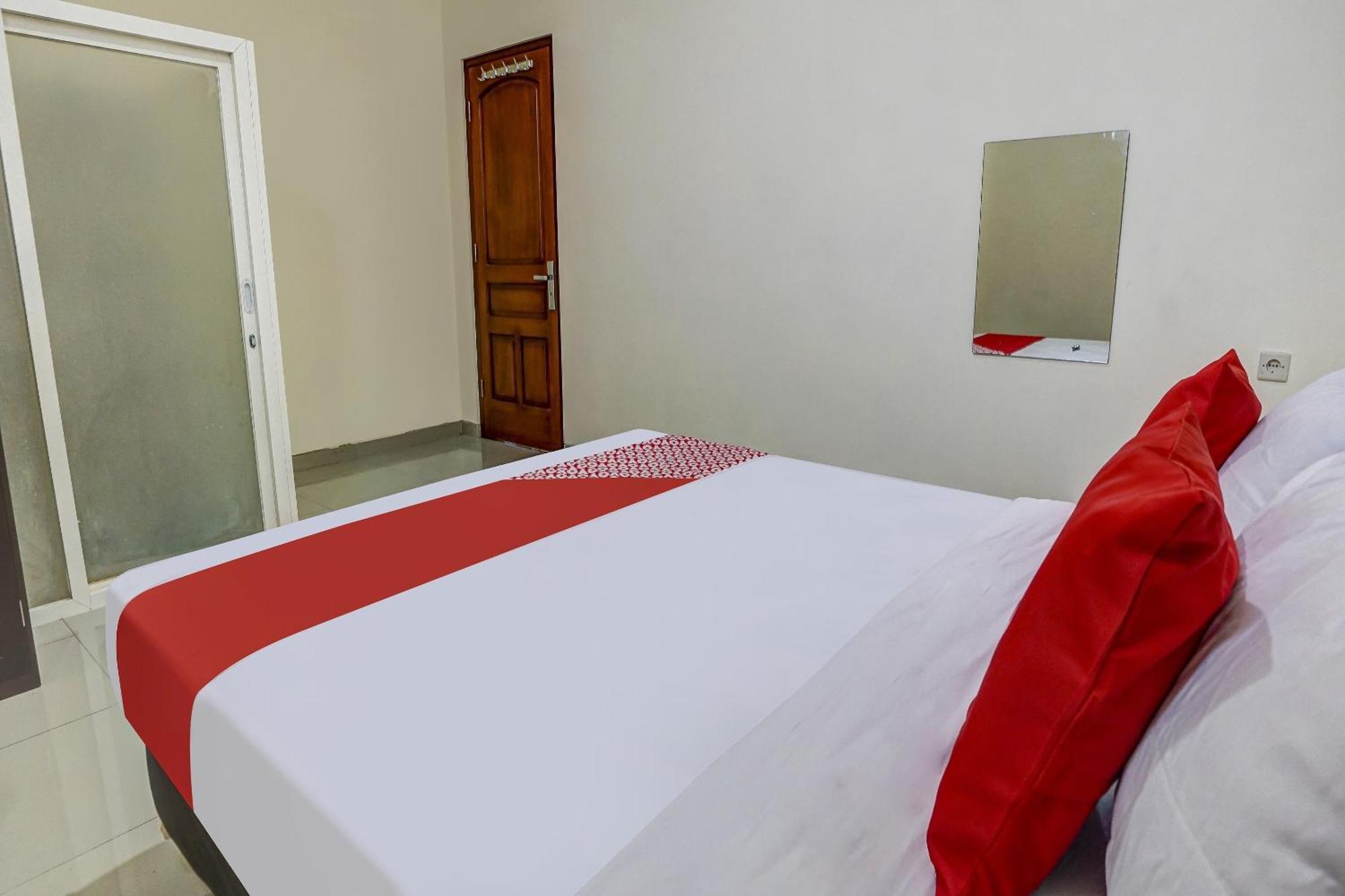 Oyo 91084 Oke Guest House Маланг Екстериор снимка