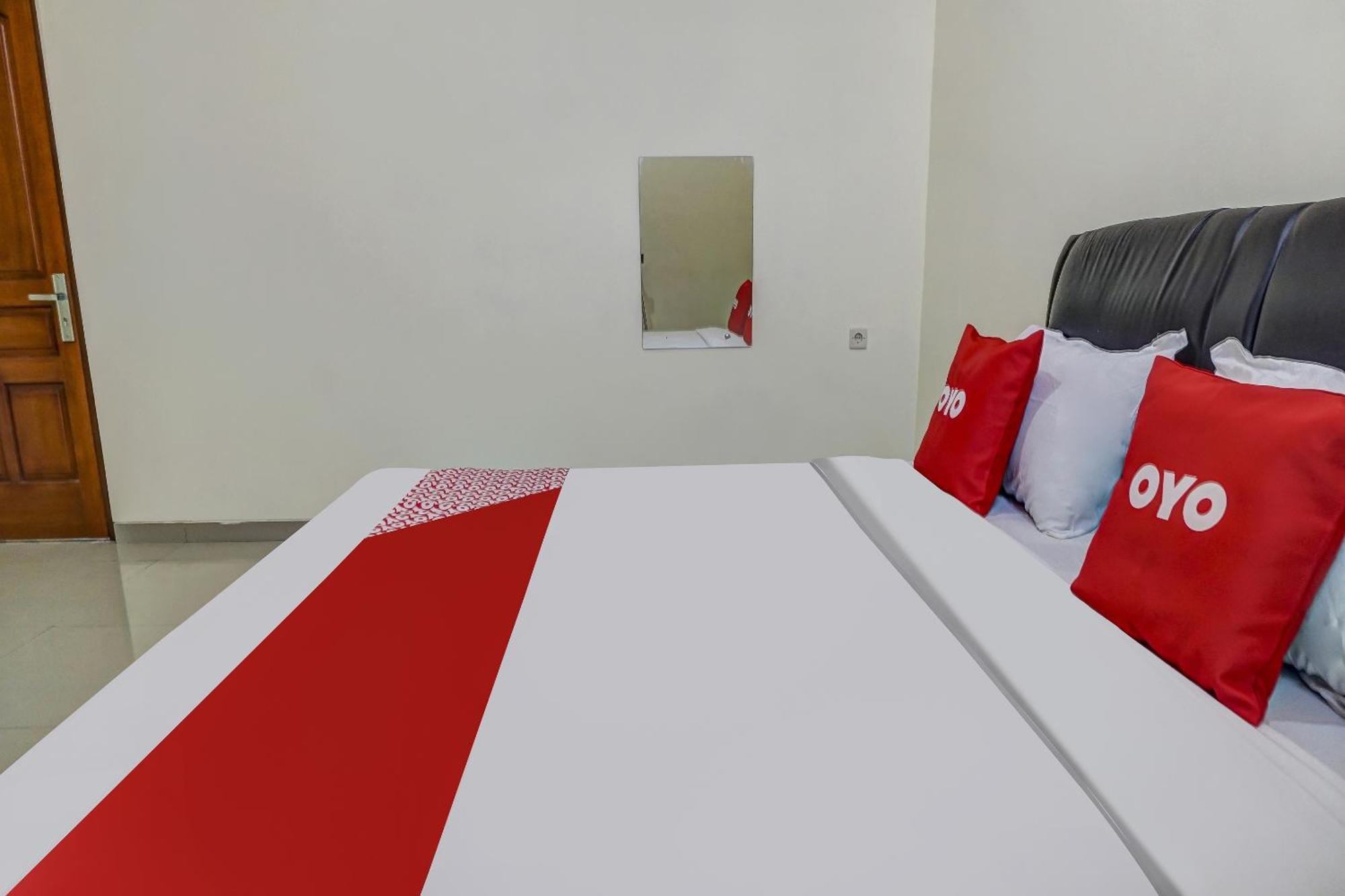 Oyo 91084 Oke Guest House Маланг Екстериор снимка
