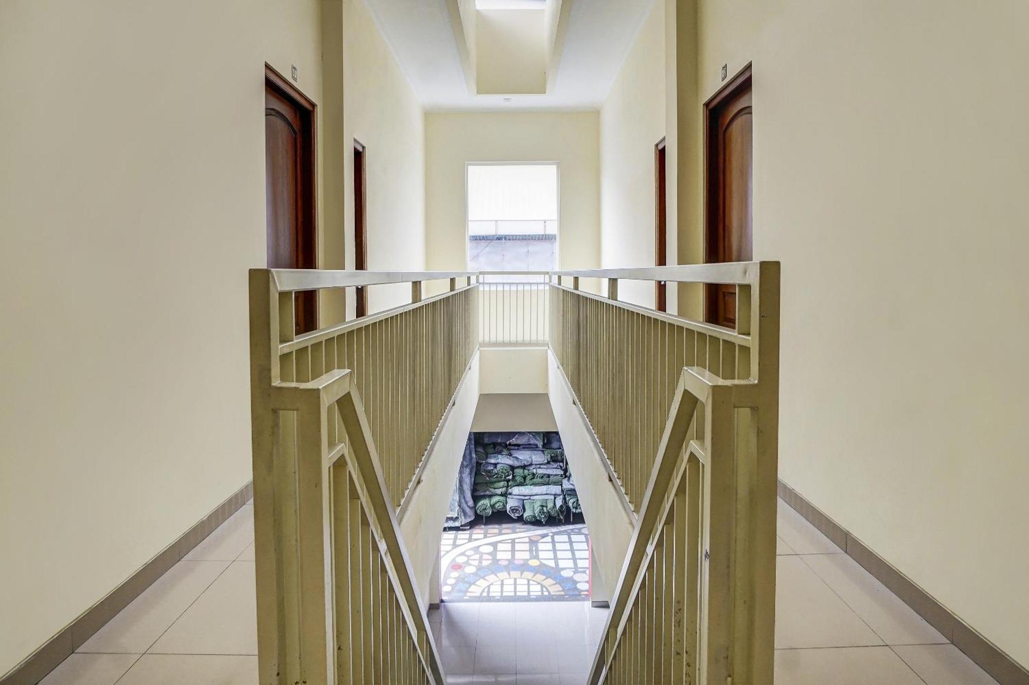 Oyo 91084 Oke Guest House Маланг Екстериор снимка